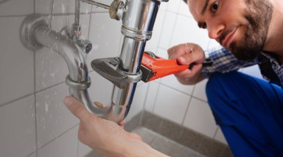 Leaking toilet repair in Sinclair, WY